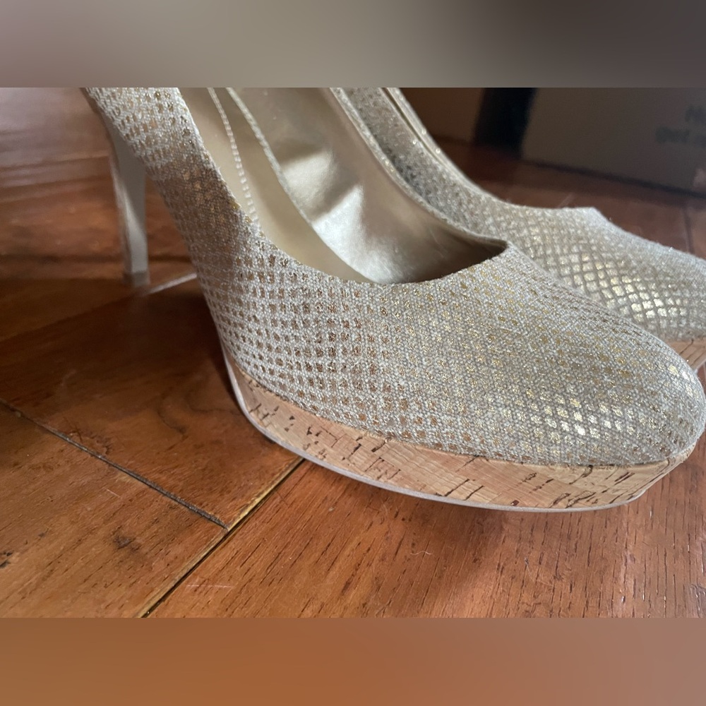 Like New - Tahari - Gold and Tan Heel Pumps - Size 10 - Picture 8 of 9